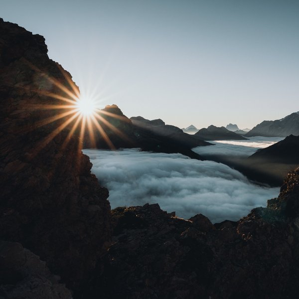 Sensoria Soulmates – Creating Memories of Bliss Sunrise over foggy mountains with rocks in the foreground